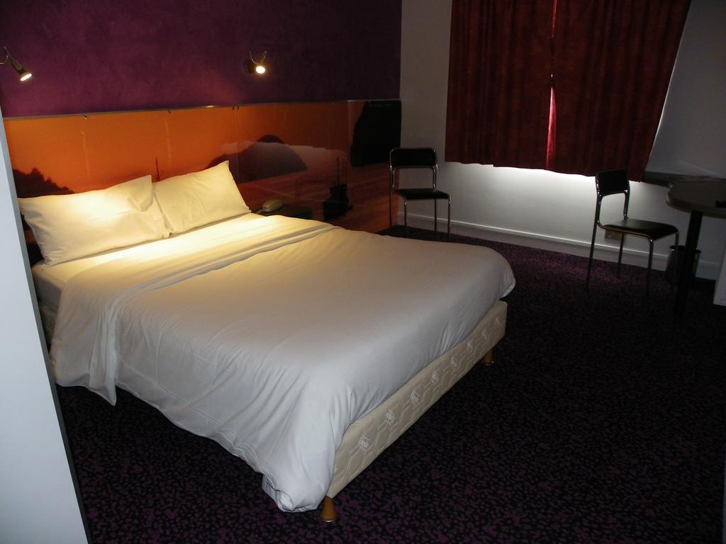 Hotel Logitel Saint-Doulchard Pokoj fotografie